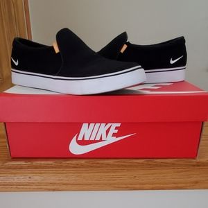 Nike black casual shoes size 8.5